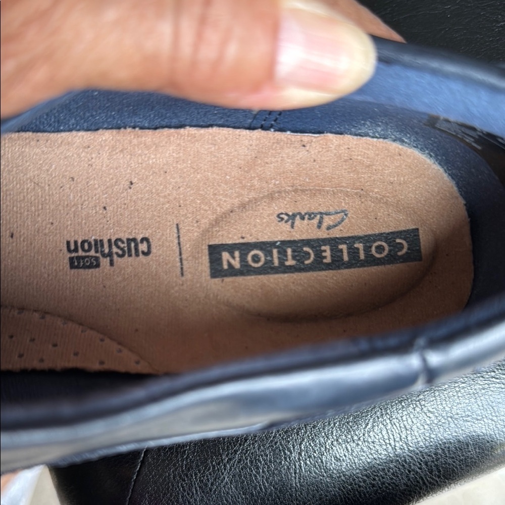 Clark’s black loafers flat collection - Picture 7 of 8